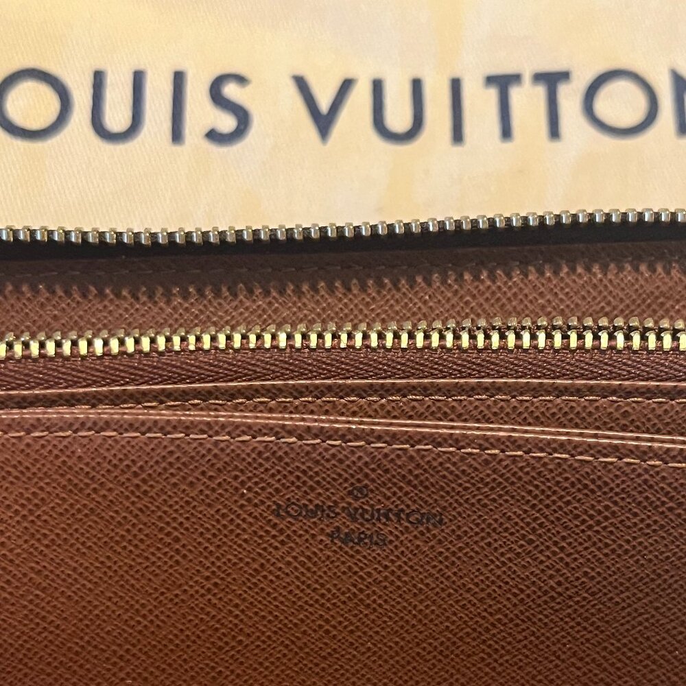 Louis Vuitton Monogram Zippy Wallet Zip Around + Dust Bag - Picture 12 of 14